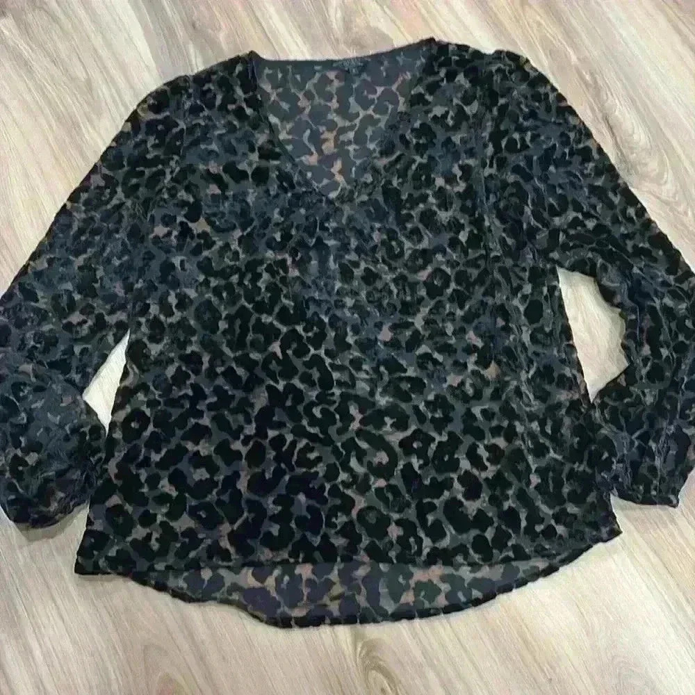 GUESS Velvet animal print top